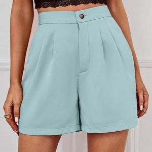 Essnce Solid Slant Pocket Wide Leg Shorts